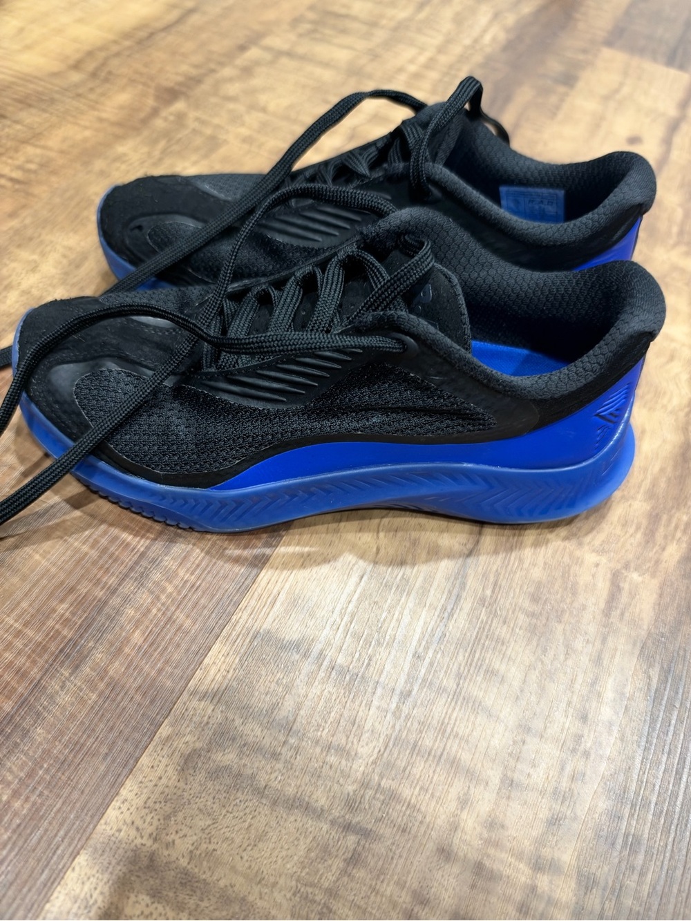 Women's Black and Blue Lightweight Athletic Sneakers